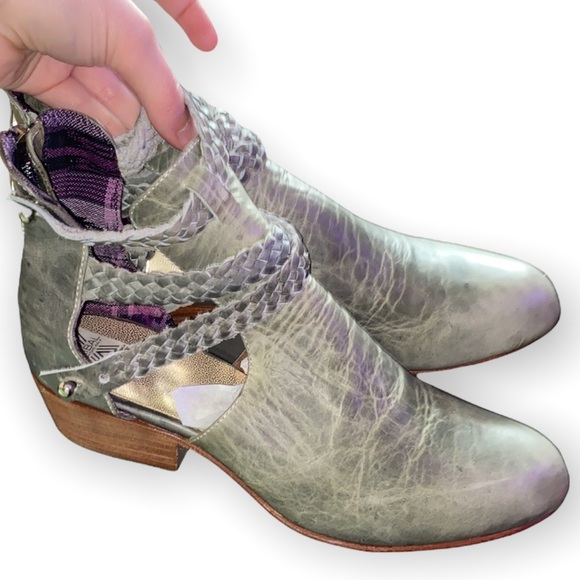 UXIBAL Anthro Green Trenza Cutout Booties - Picture 2 of 11